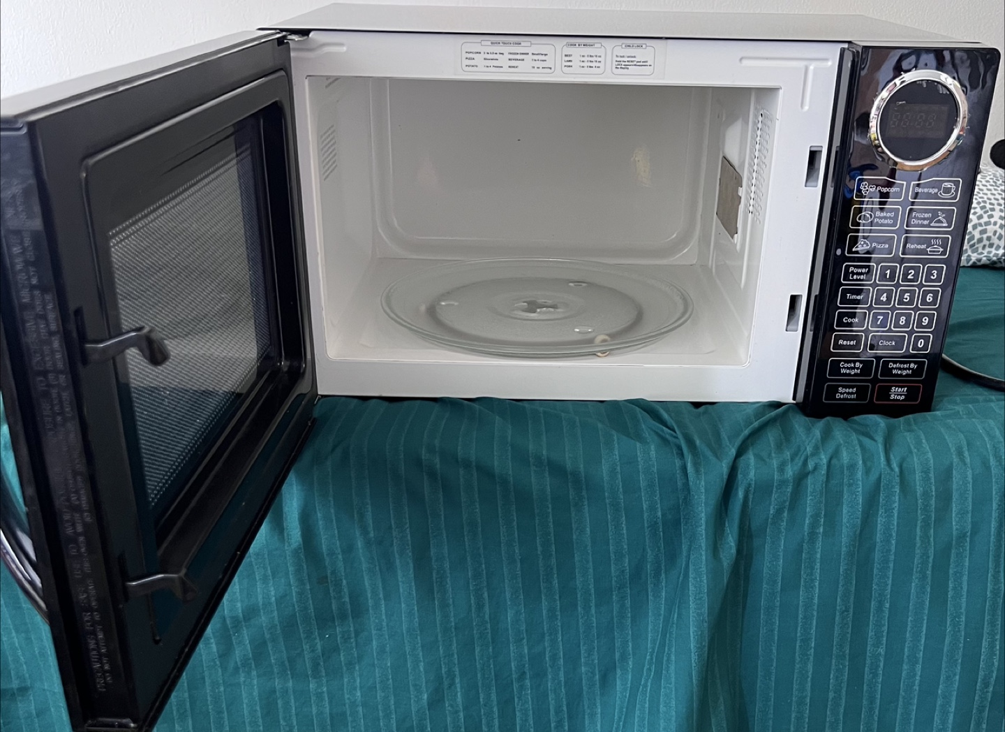 Black RCA Microwave Oven - photo 2