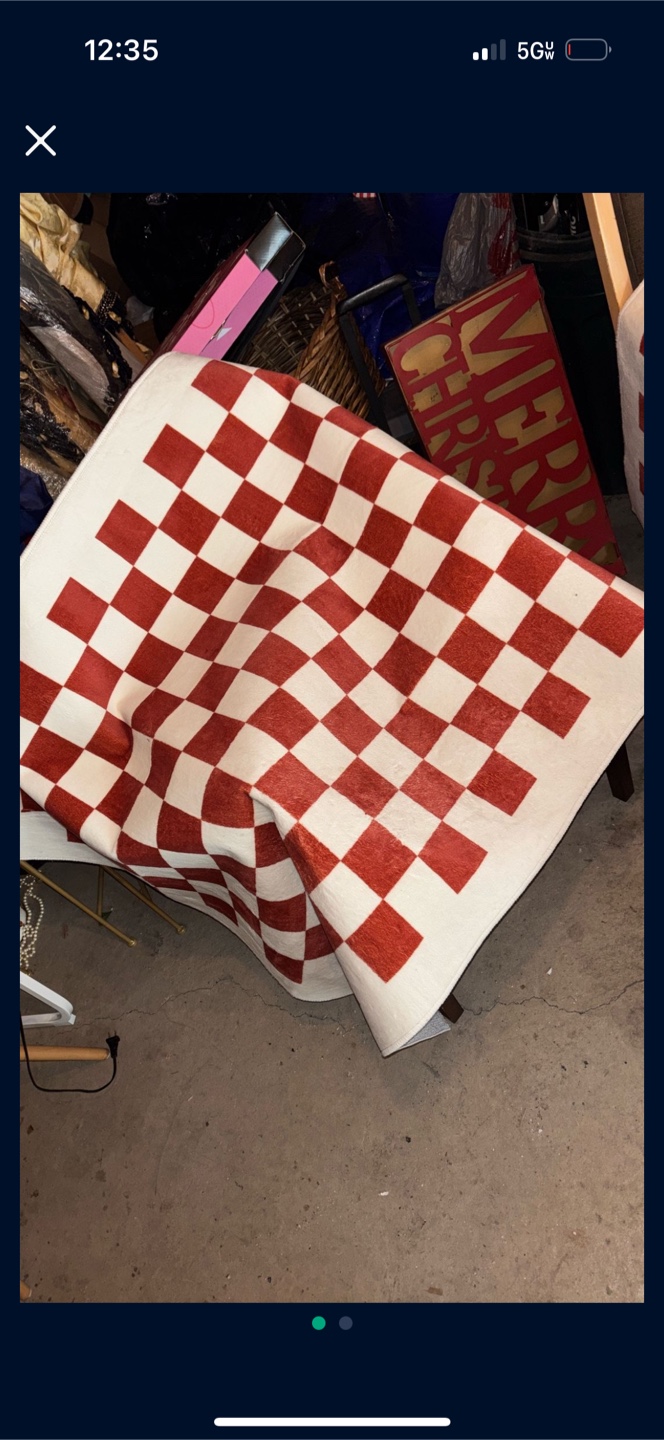 2 matching small rugs - photo 2