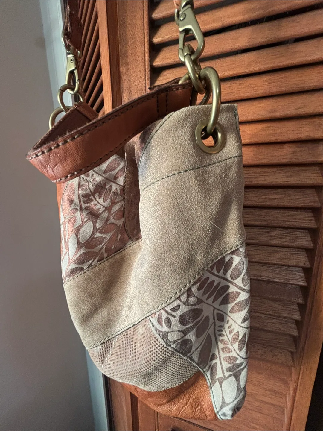 Tan, Brown, and Purse image indicator(2)