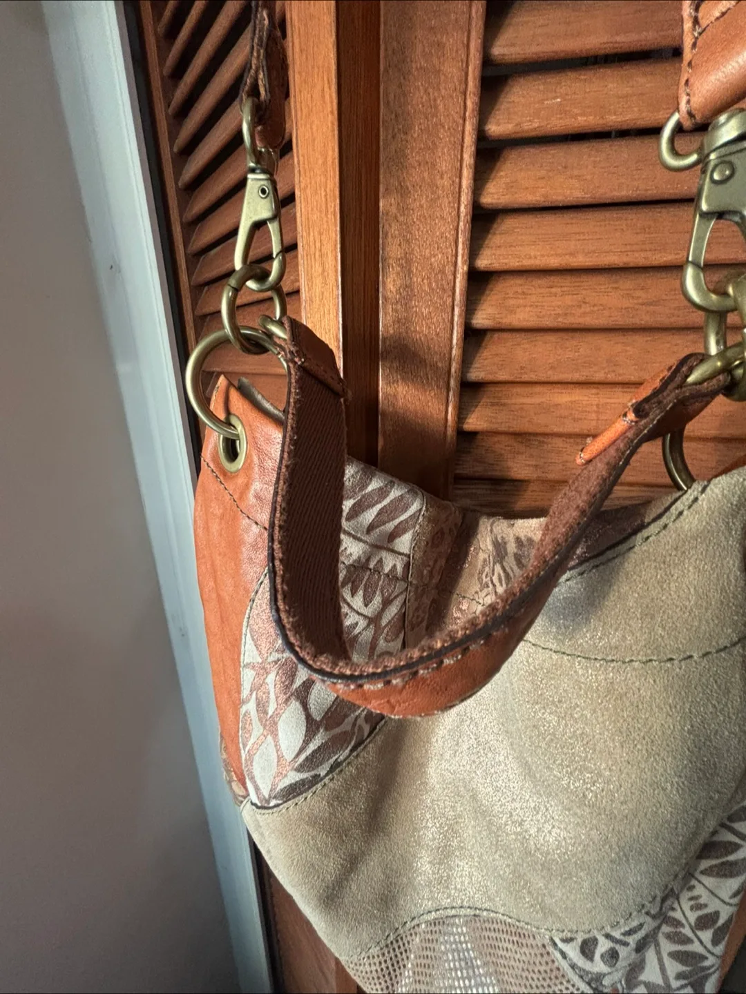 Tan, Brown, and Purse image indicator(3)