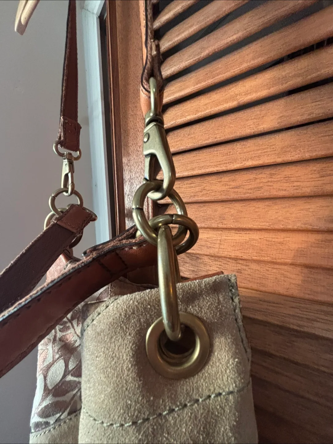 Tan, Brown, and Purse image indicator(5)