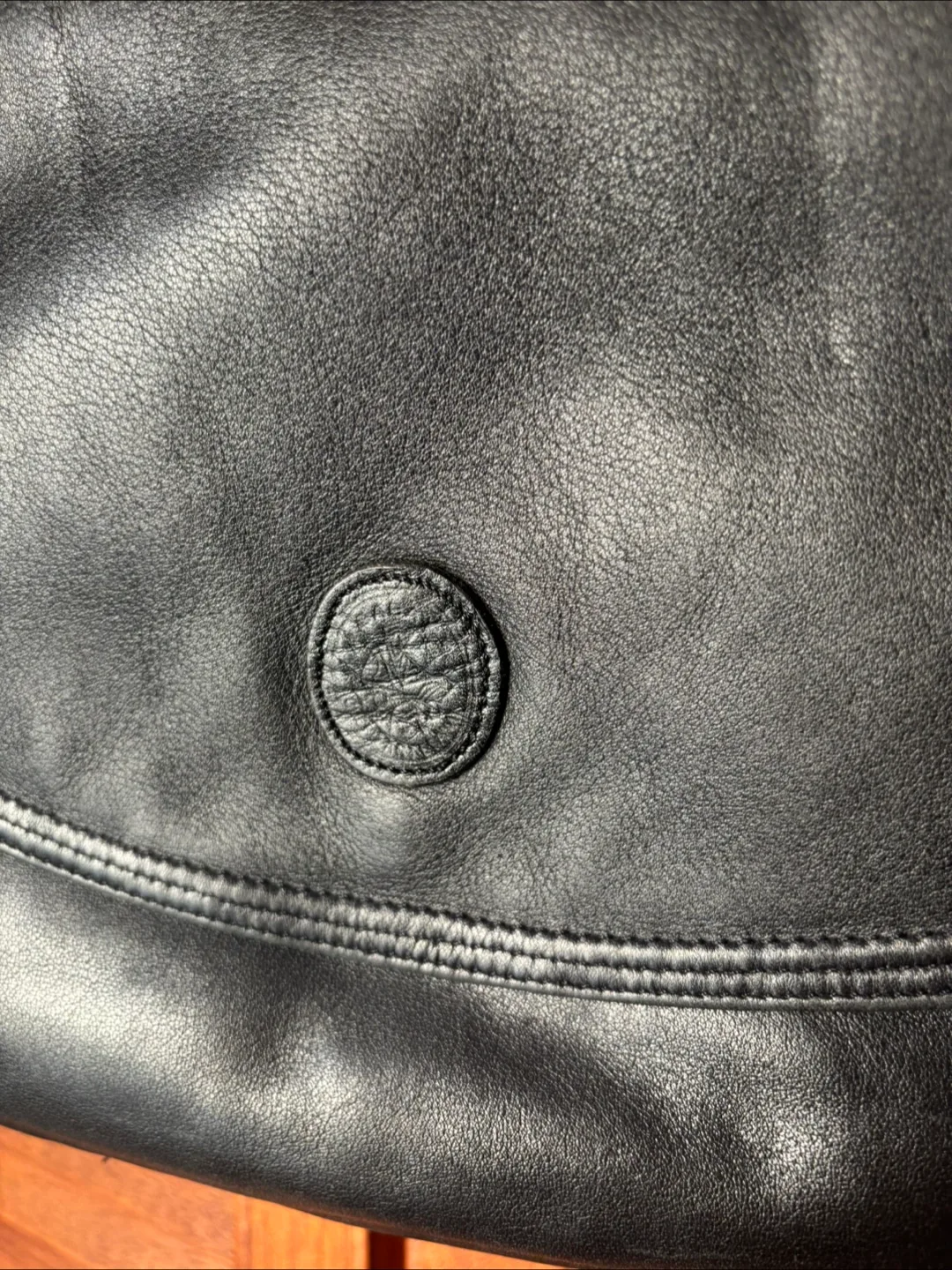 Gabay-Vancouver Black Leather Shoulder Bag image indicator(3)