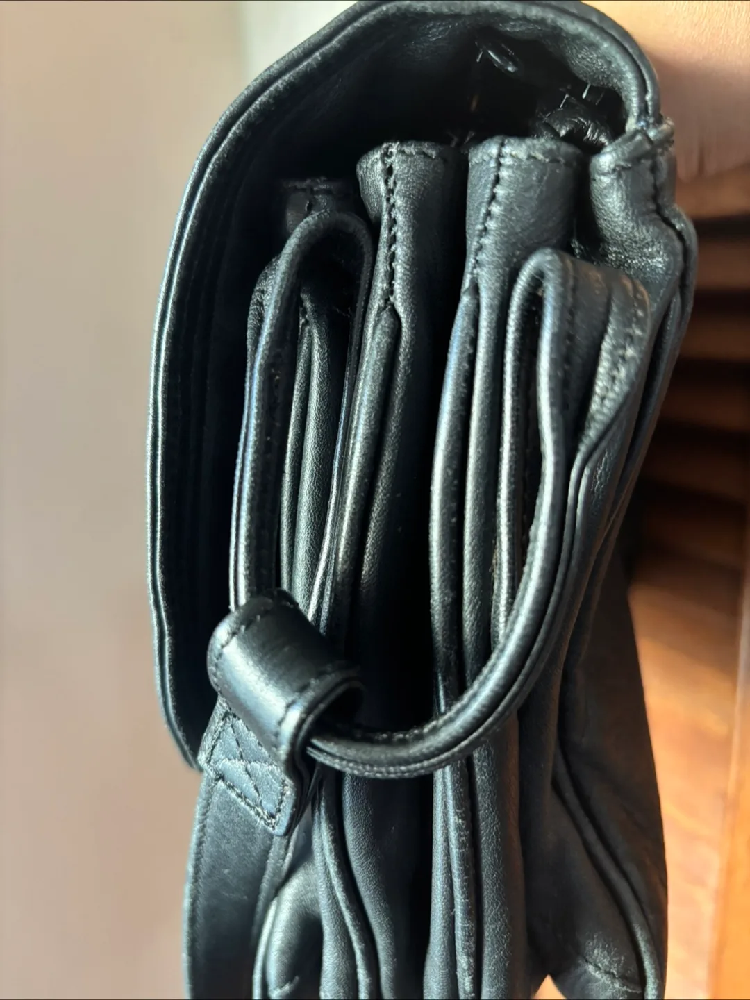 Gabay-Vancouver Black Leather Shoulder Bag image indicator(7)