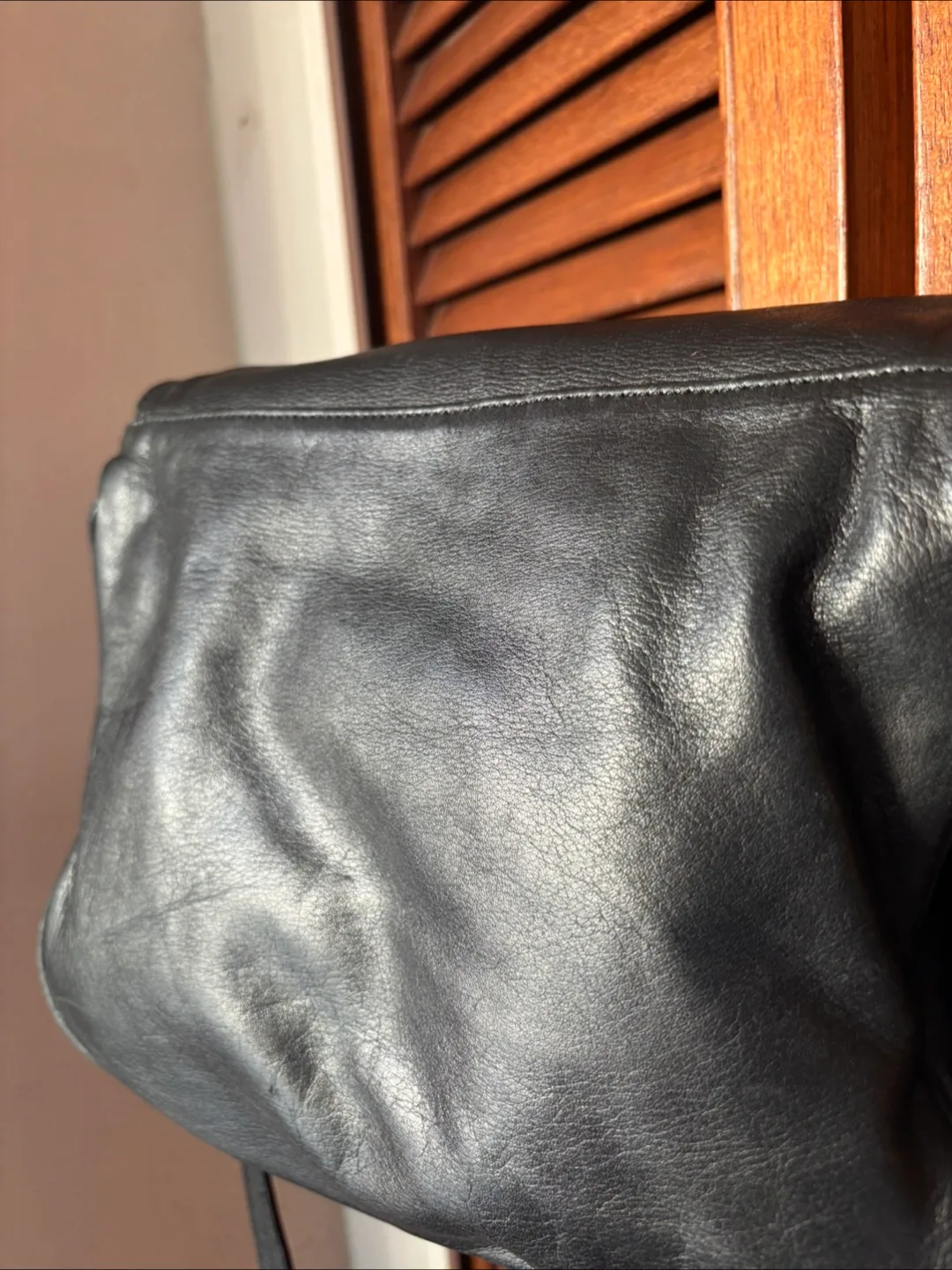 Gabay-Vancouver Black Leather Shoulder Bag image indicator(8)