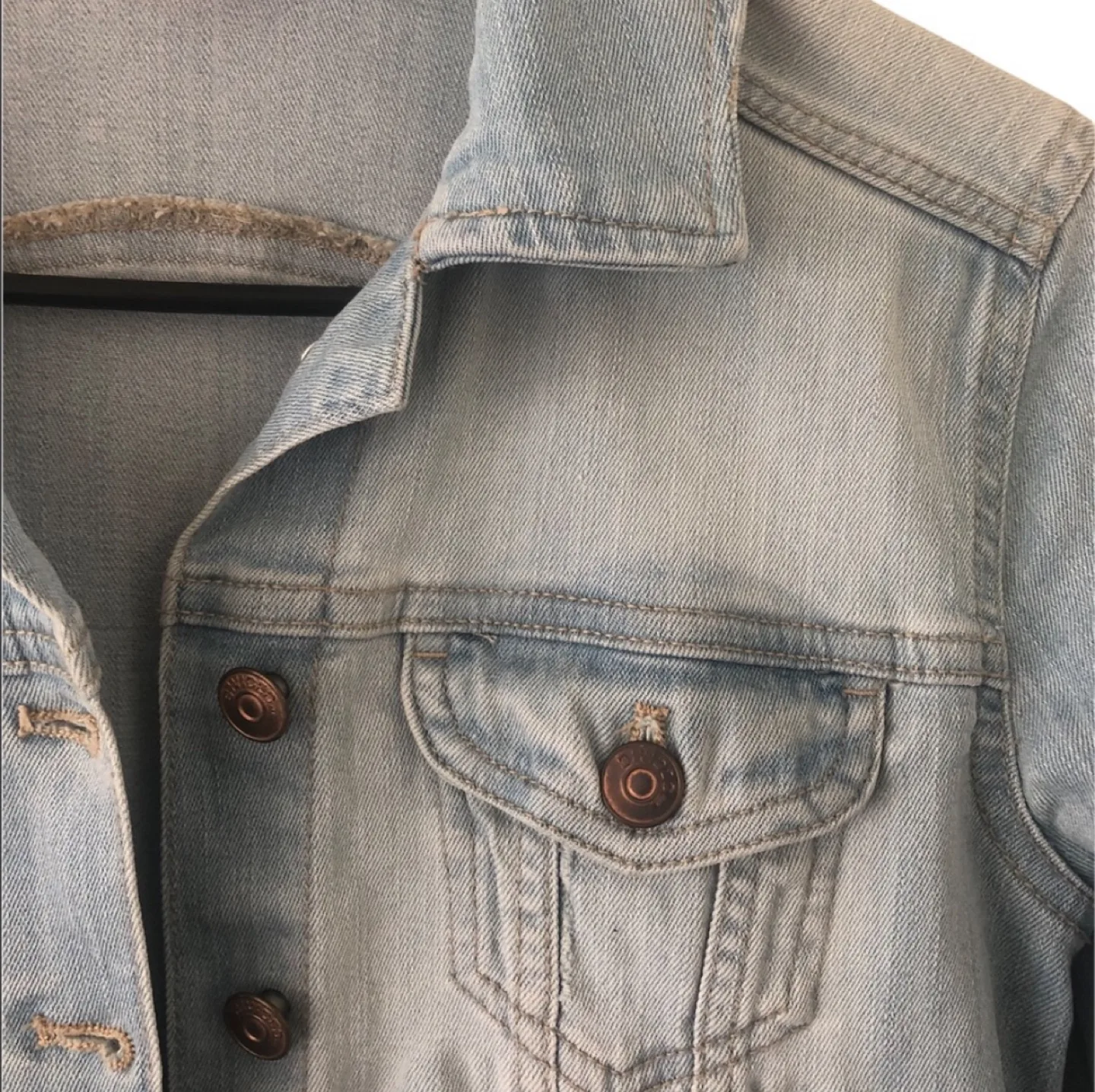 H&M Cropped Denim Jacket image indicator(3)