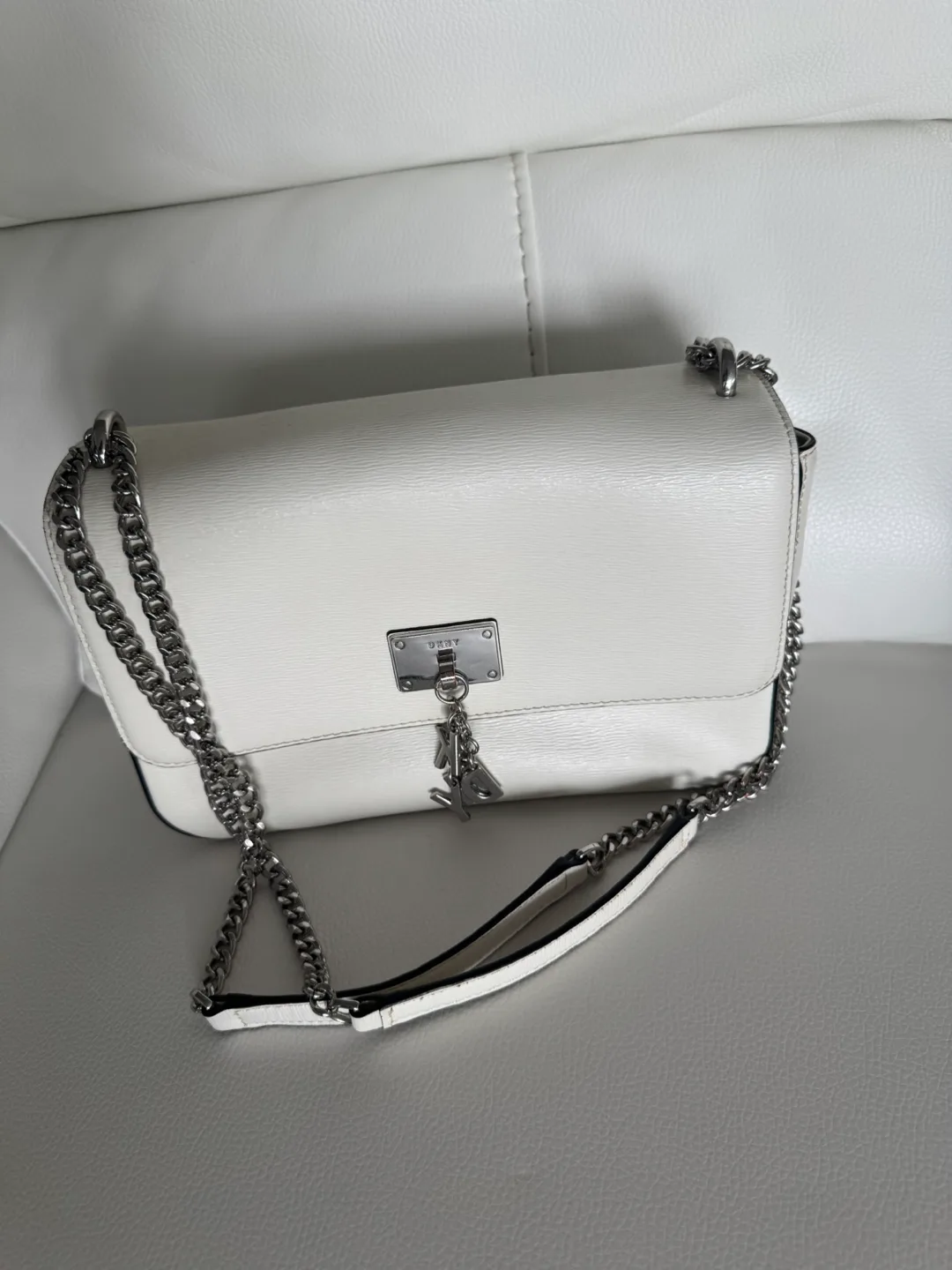 DKNY White Handbag with Chain Strap image indicator(2)