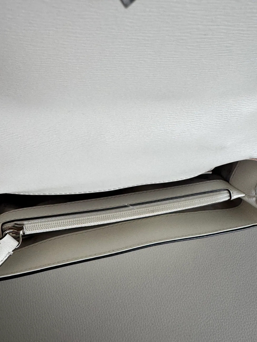 DKNY White Handbag with Chain Strap image indicator(5)