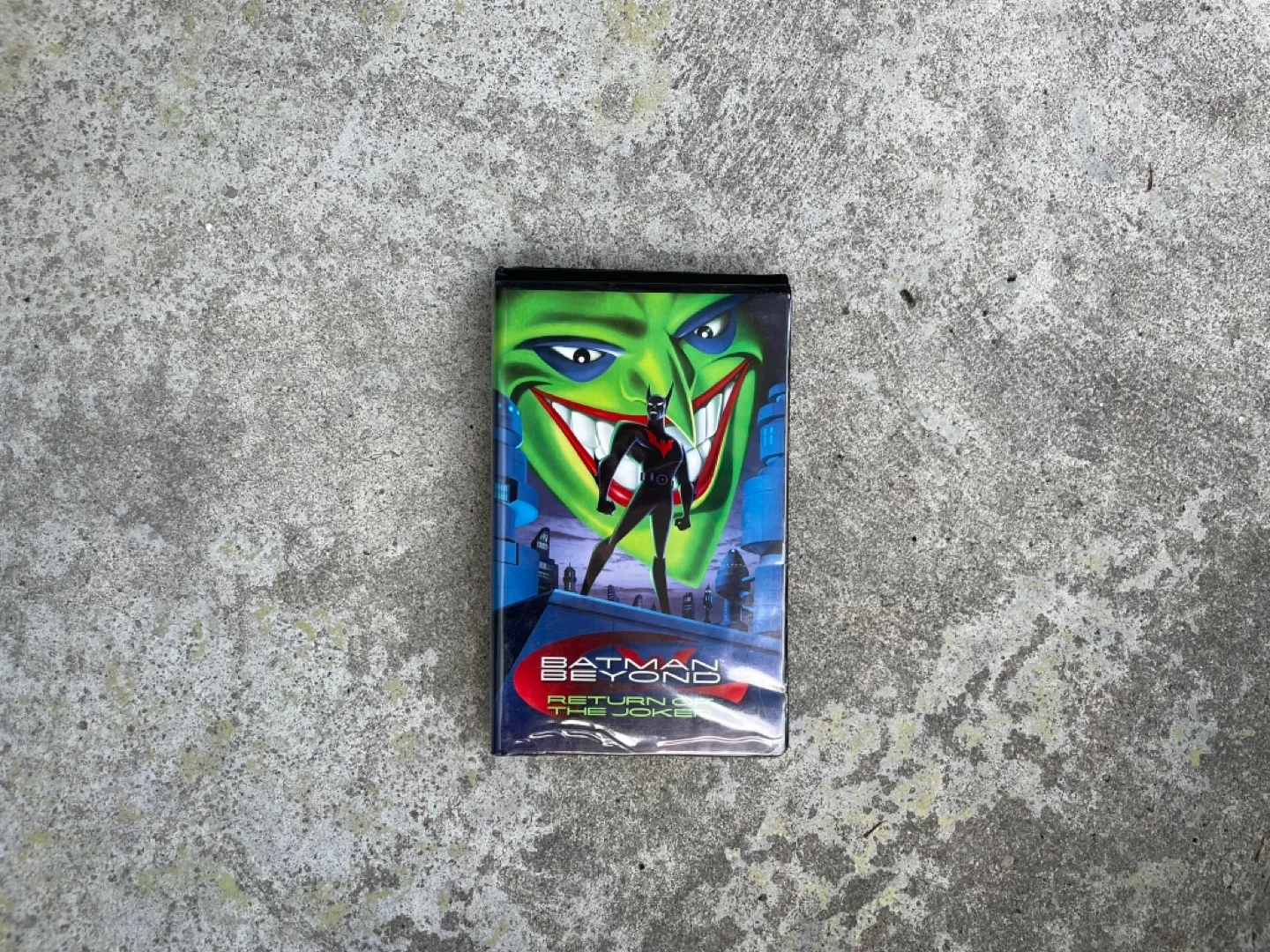 Batman Beyond: Return of the Joker VHS thumbnail