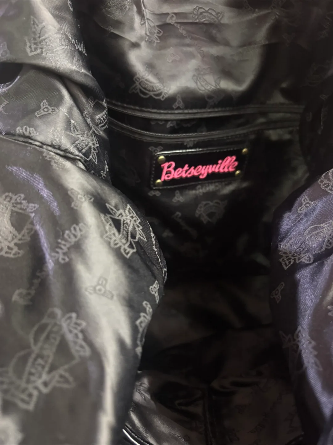 Betsyville weekender bag image indicator(5)