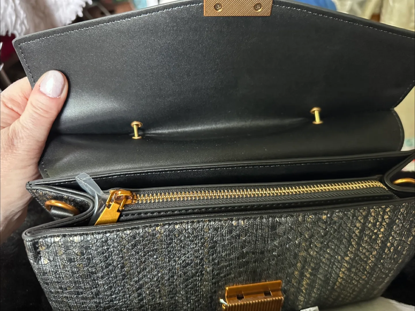 🆕 CIOCO Black and Gold Handbag 👜 image indicator(6)