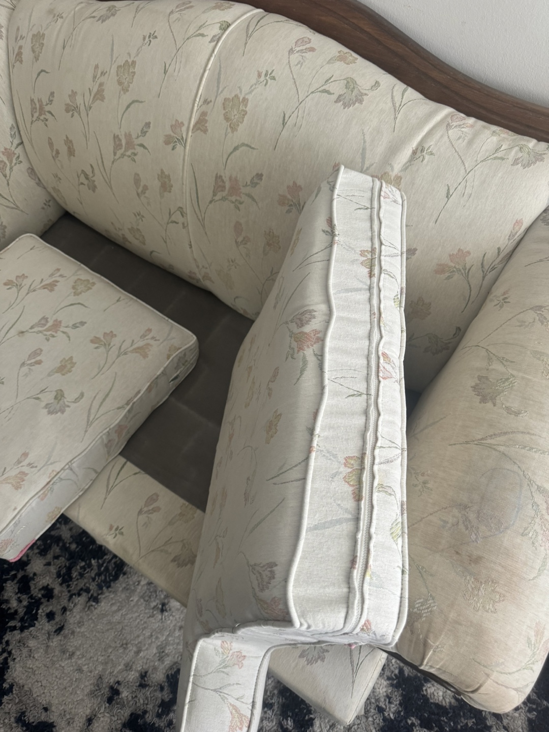 Floral Vintage Couches - photo 4
