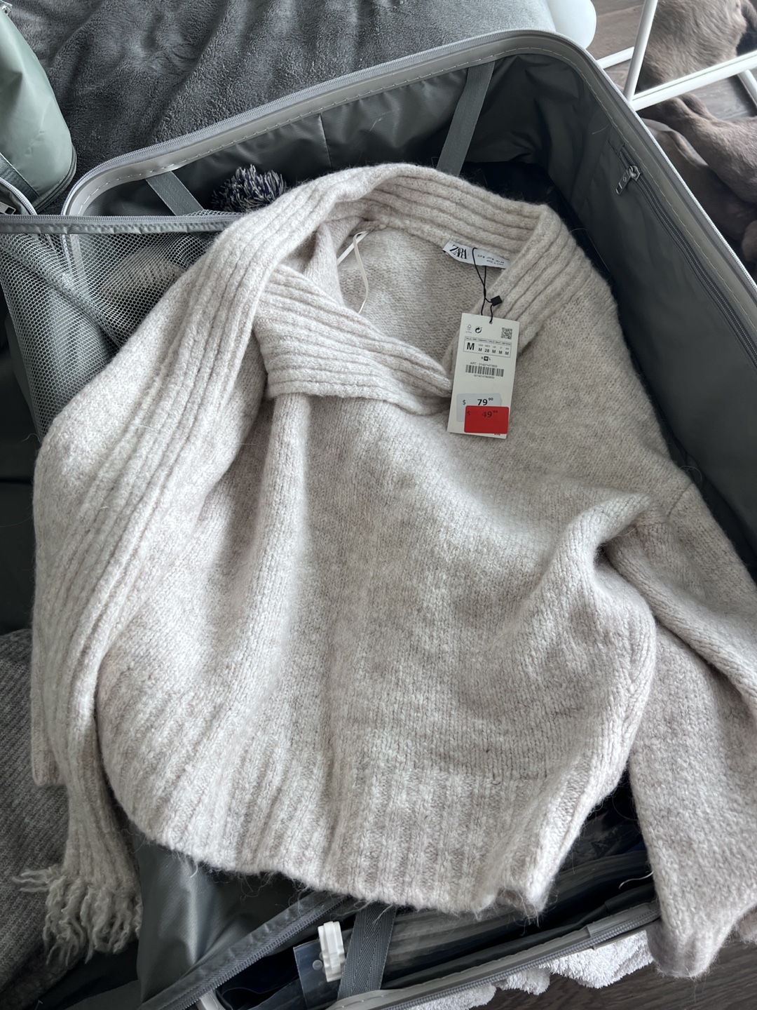 Creamy Knitted Sweater - photo 2