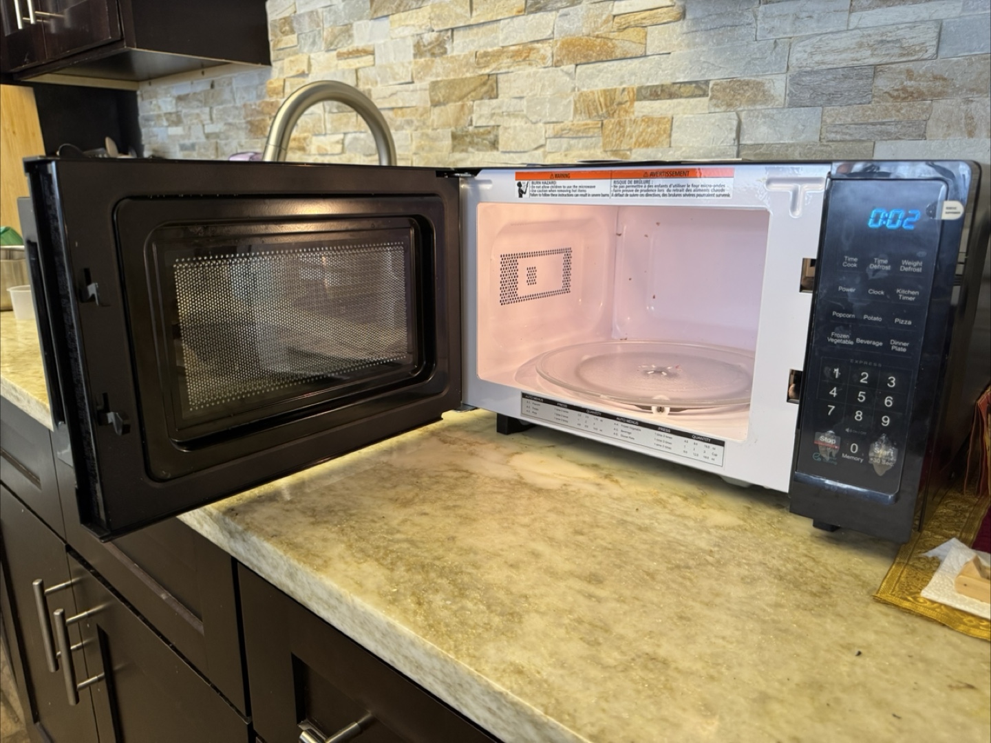 Insignia Microwave Oven - photo 3