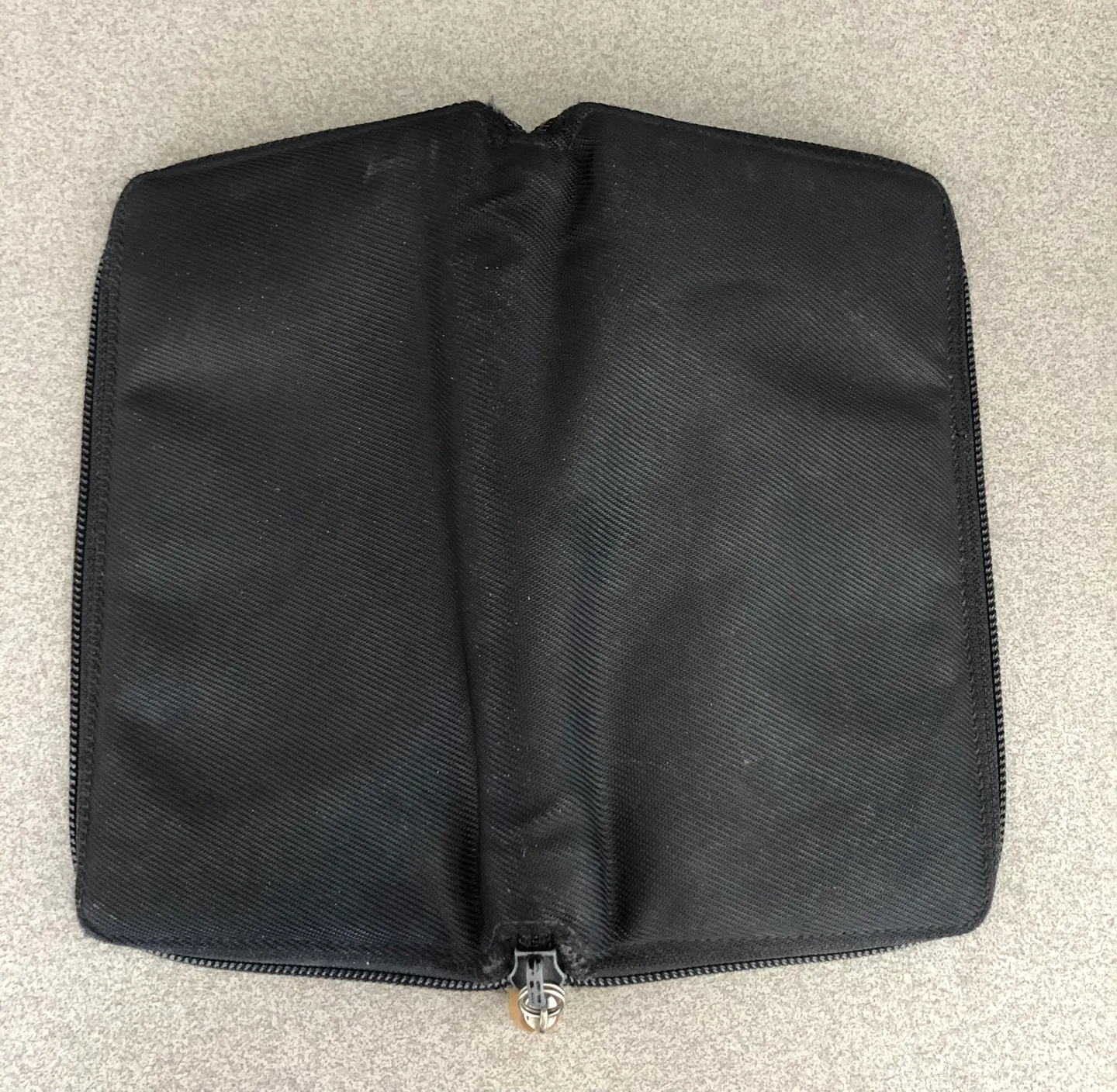 Gucci Black Zip Around Wallet image indicator(2)