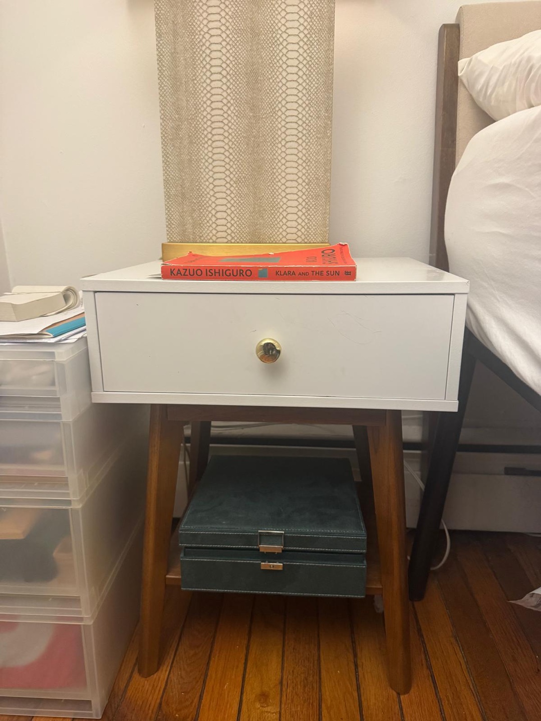 Mid-Century Modern White Nightstand - set of 2 - photo 2