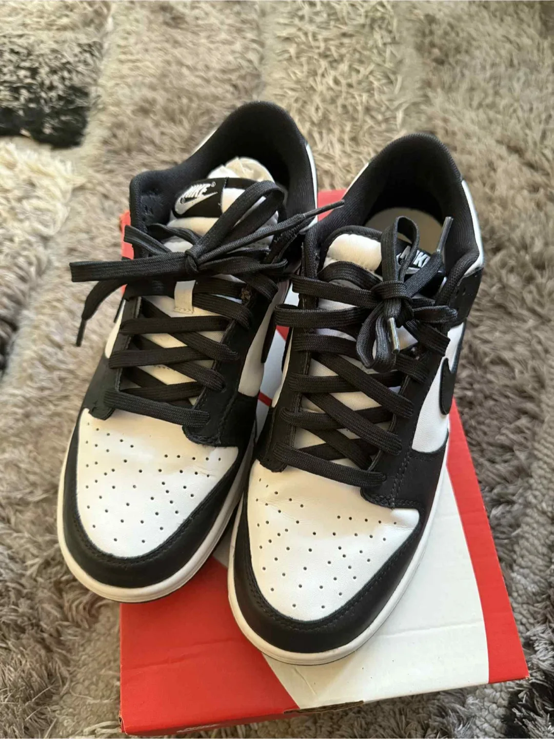 Nike dunk pandas size 9 image indicator(4)