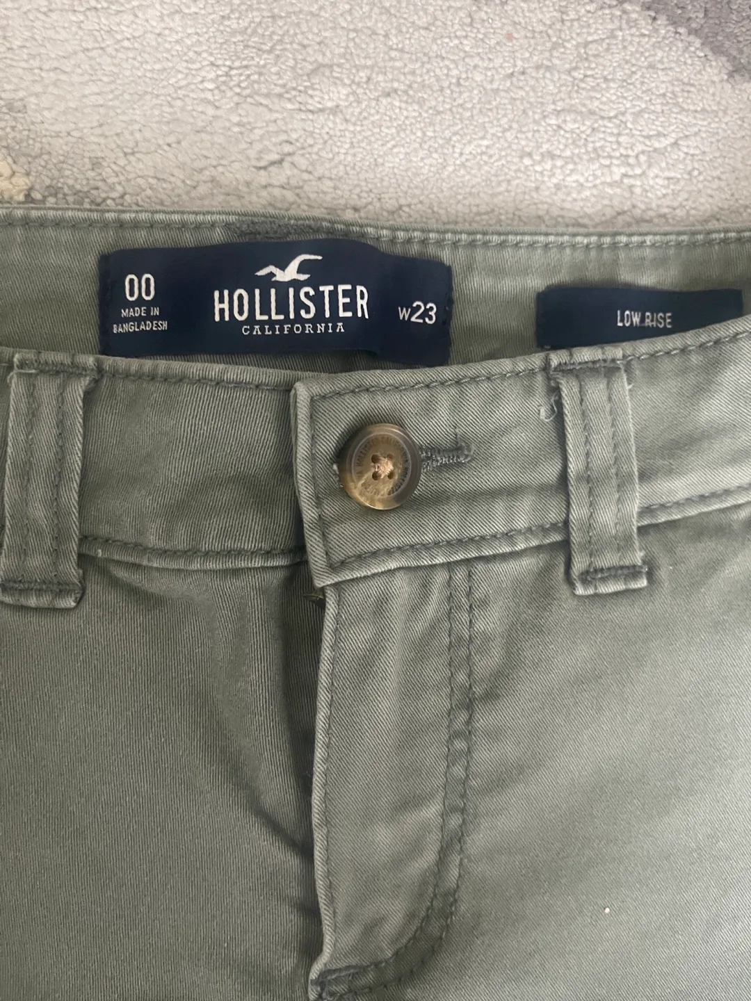 Hollister Shorts girls size 12-14 , say 00 image indicator(2)