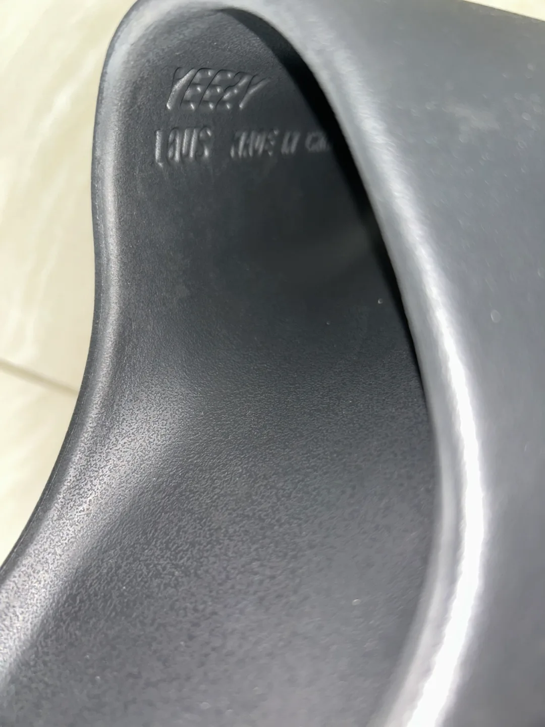 Yeezy Slides Size 10 *ONYX* (BRAND NEW) image indicator(6)