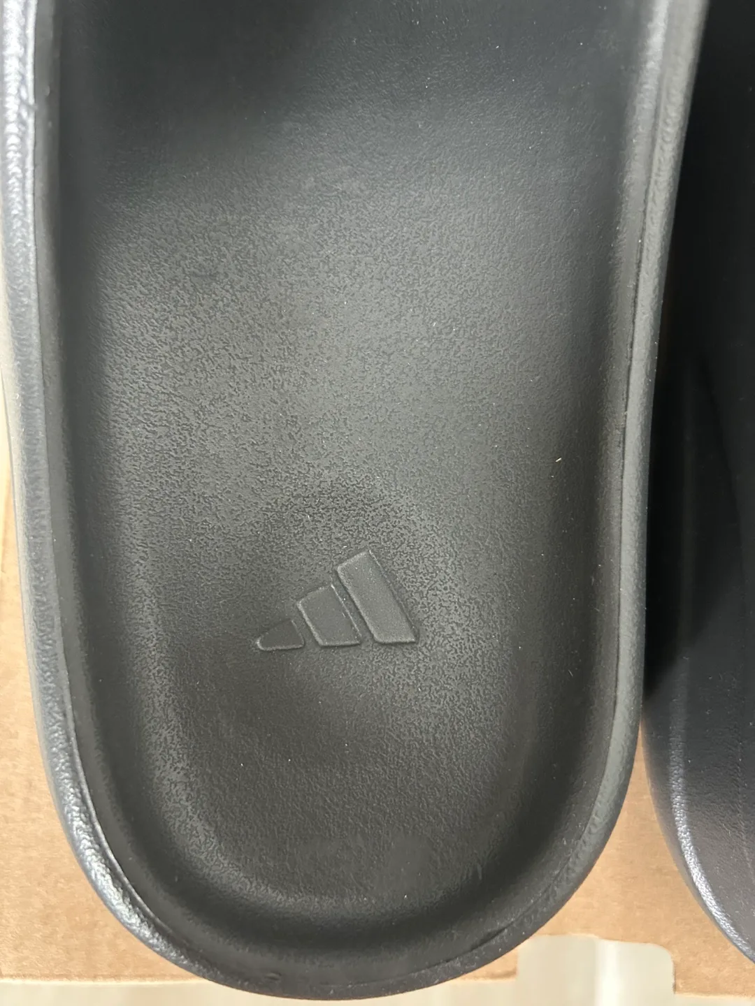 Yeezy Slides Size 10 *ONYX* (BRAND NEW) image indicator(4)