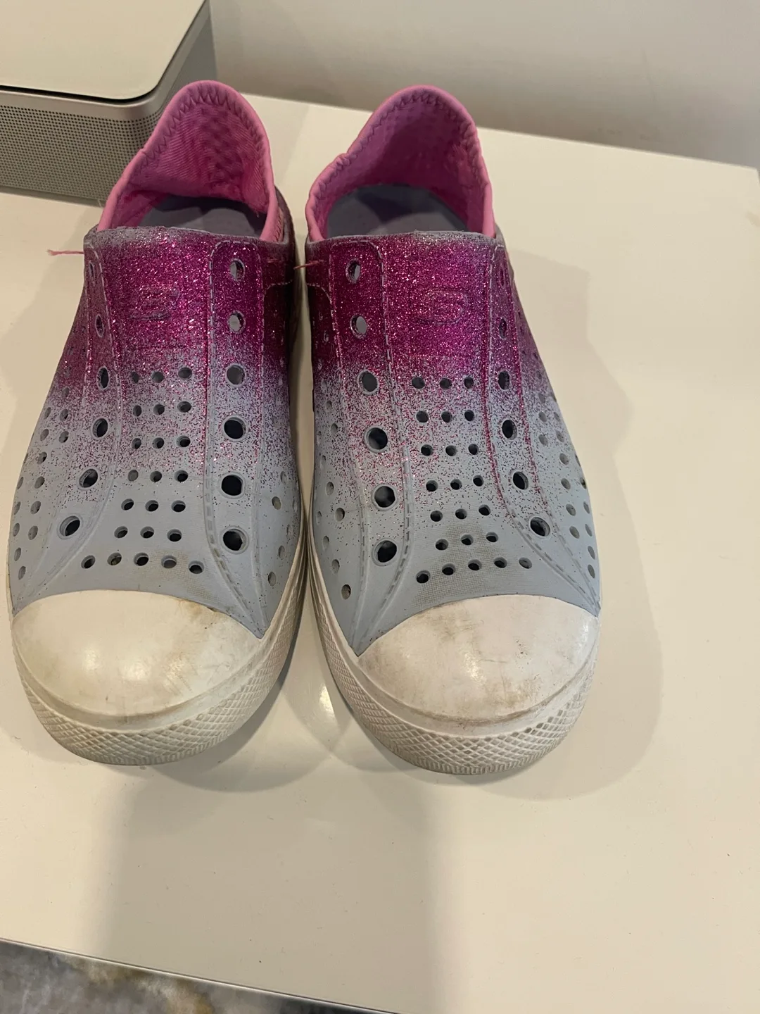 Girls size 4 Sketcher foamies size 4 shoes image indicator(2)