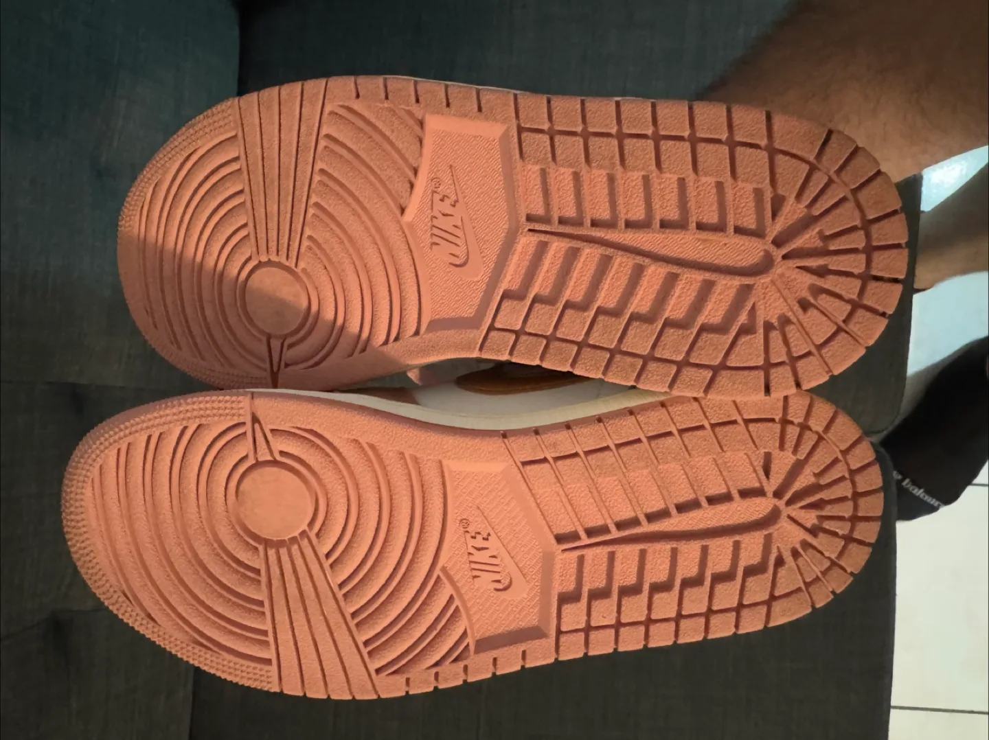 Air Jordan 1 Mid size 6,5 image indicator(5)