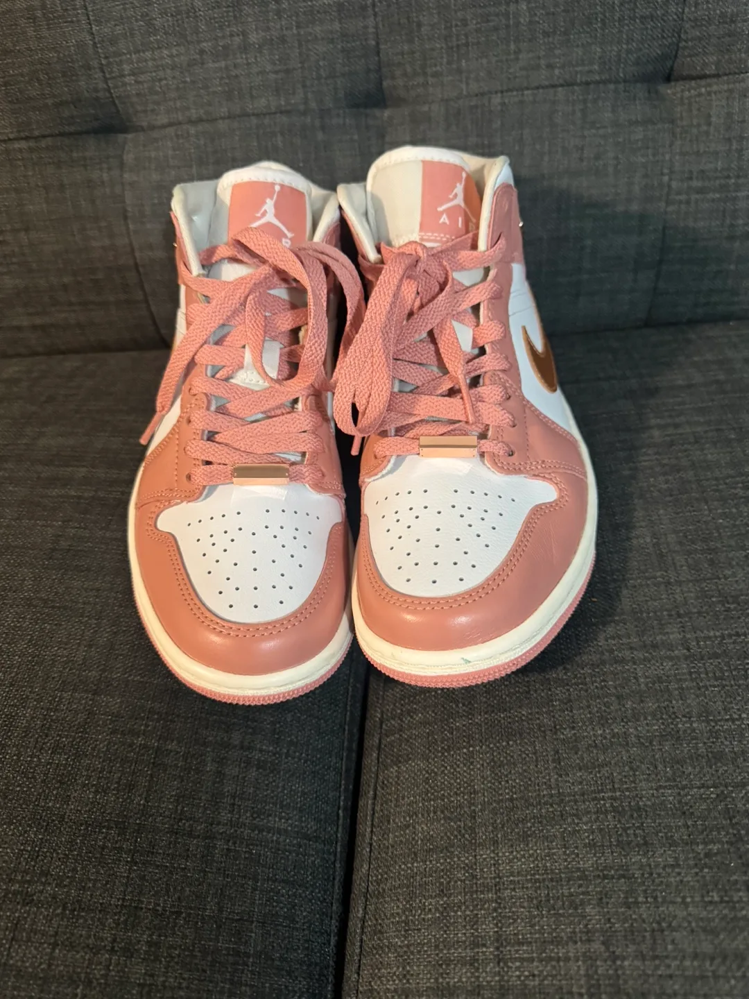 Air Jordan 1 Mid size 6,5 image indicator(2)