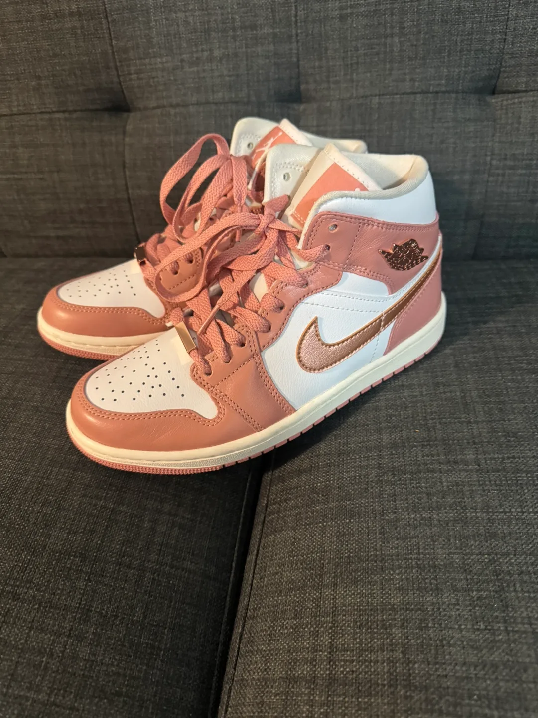 Air Jordan 1 Mid size 6,5 image indicator(3)