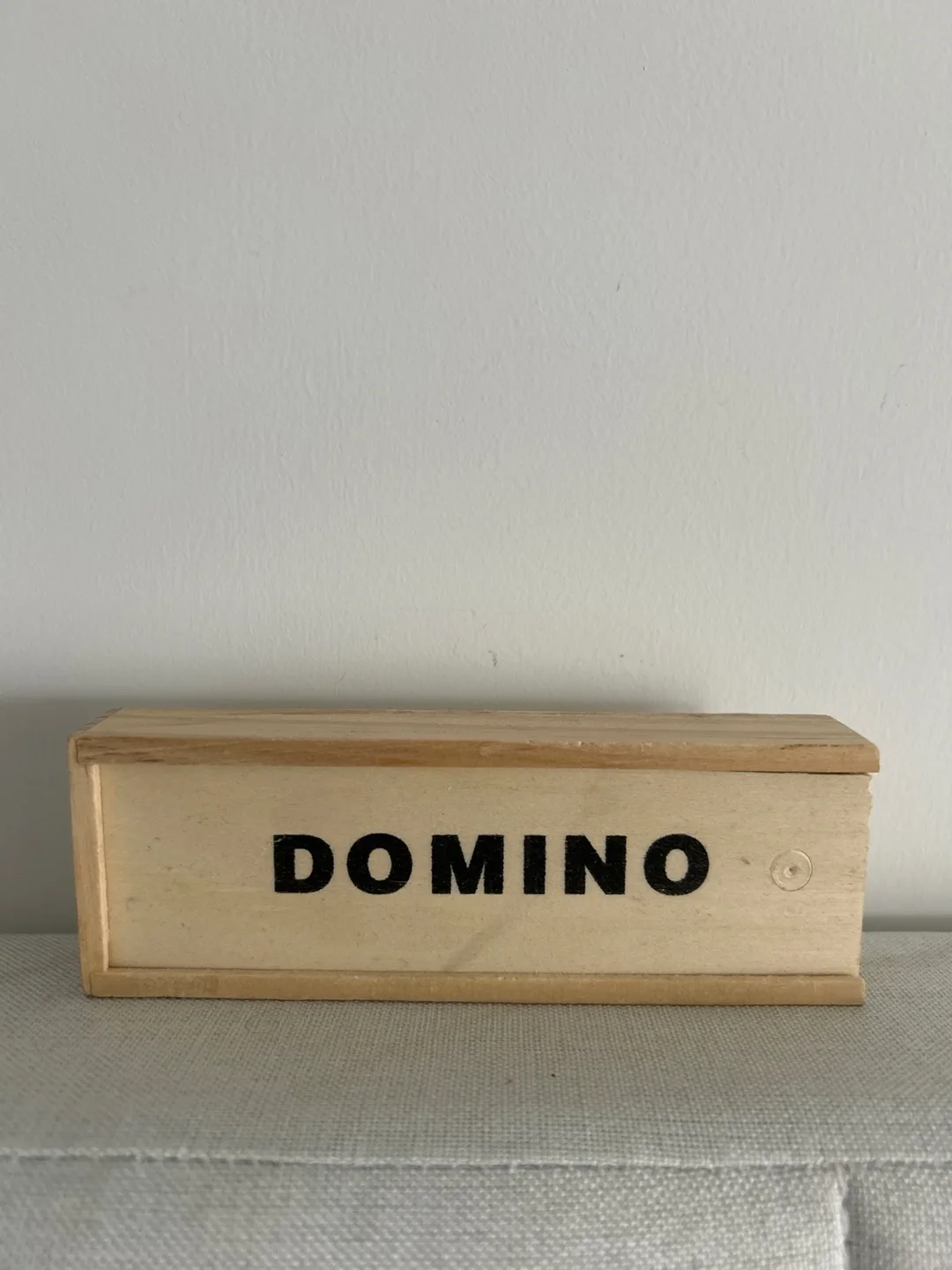 Dominoes in Wooden Box image indicator(2)