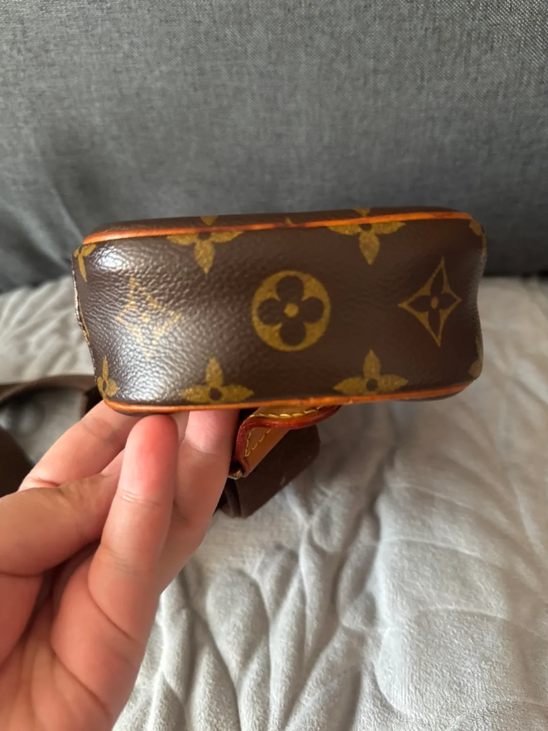 Louis Vuitton Monogram Crossbody Bag image indicator(4)