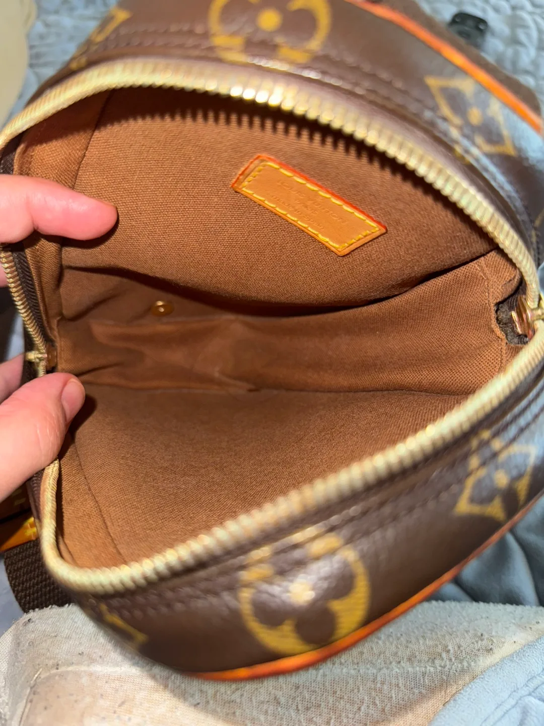 Louis Vuitton Monogram Crossbody Bag image indicator(7)