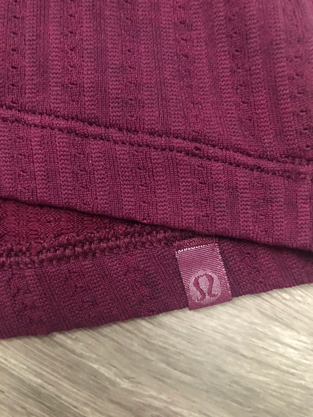 Lululemon Top image indicator(2)