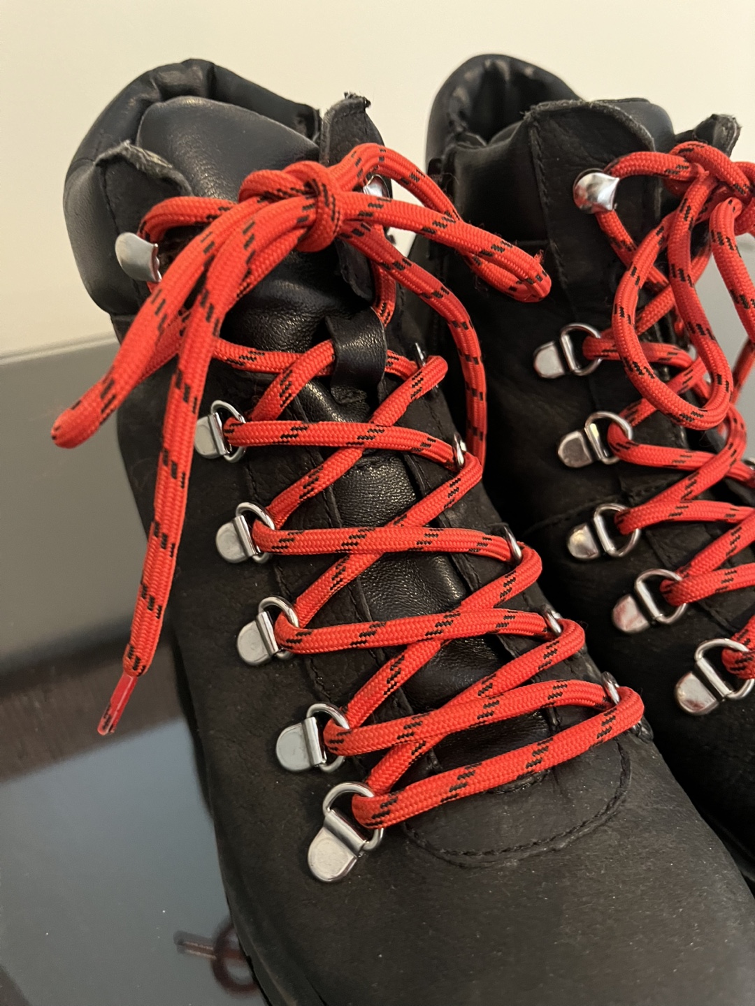 Black Boots with Red Laces - photo 5