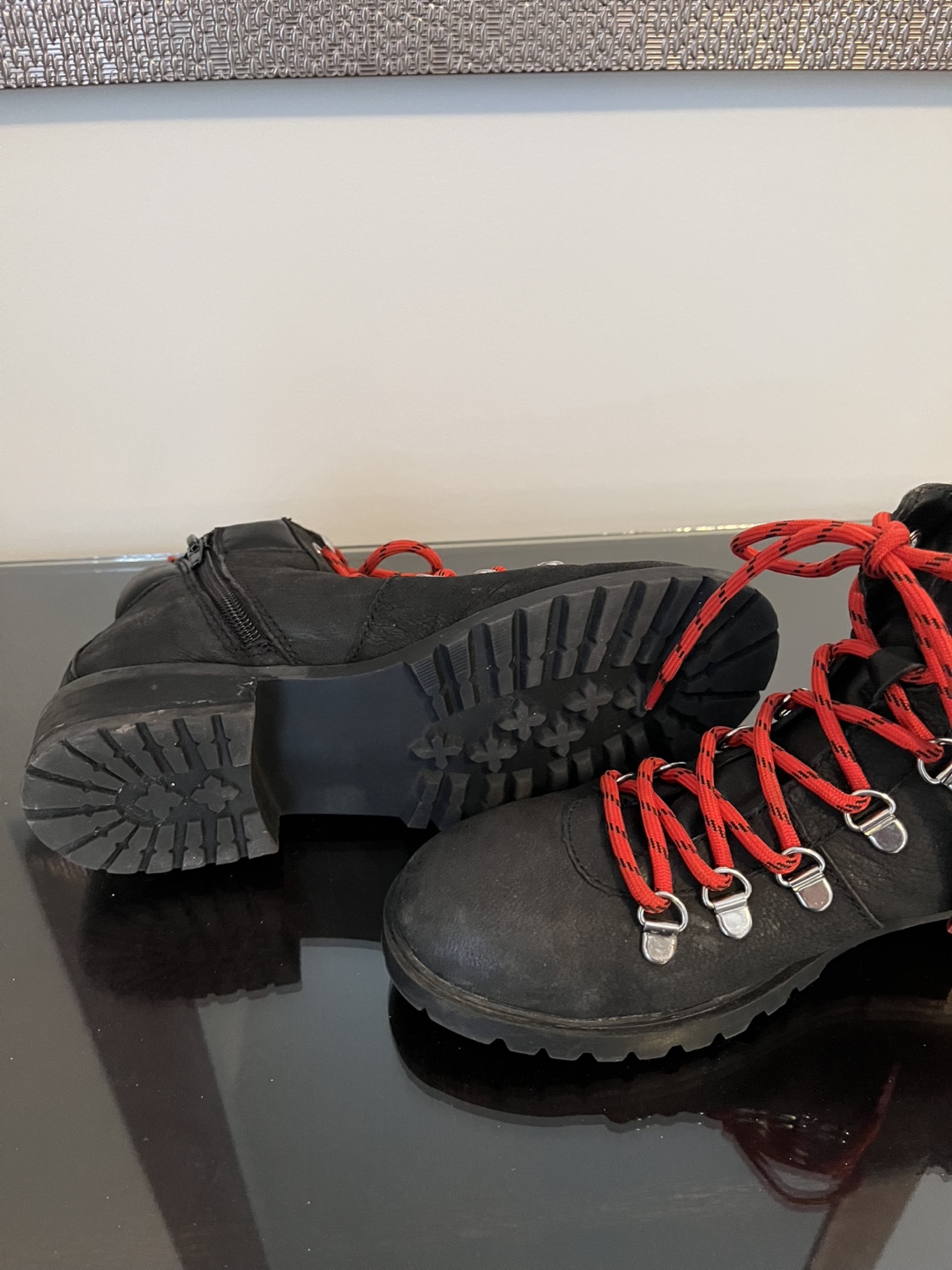 Black Boots with Red Laces - photo 4