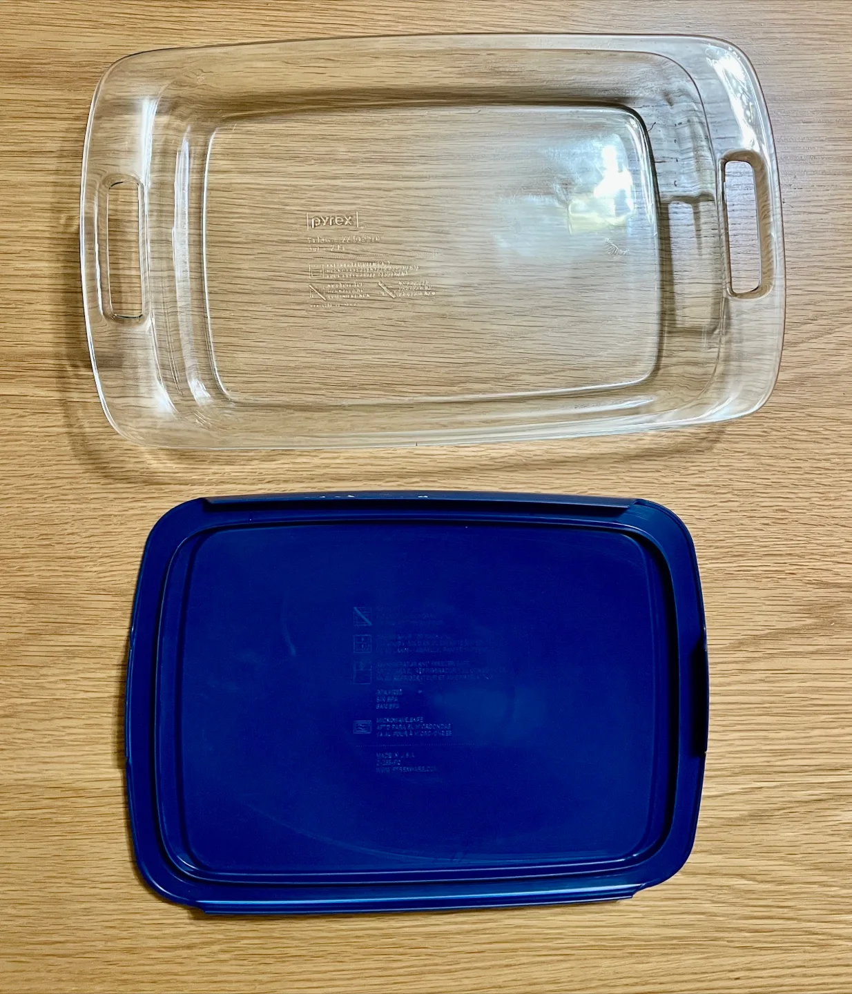 Pyrex Baking Dish with a plastic lid thumbnail