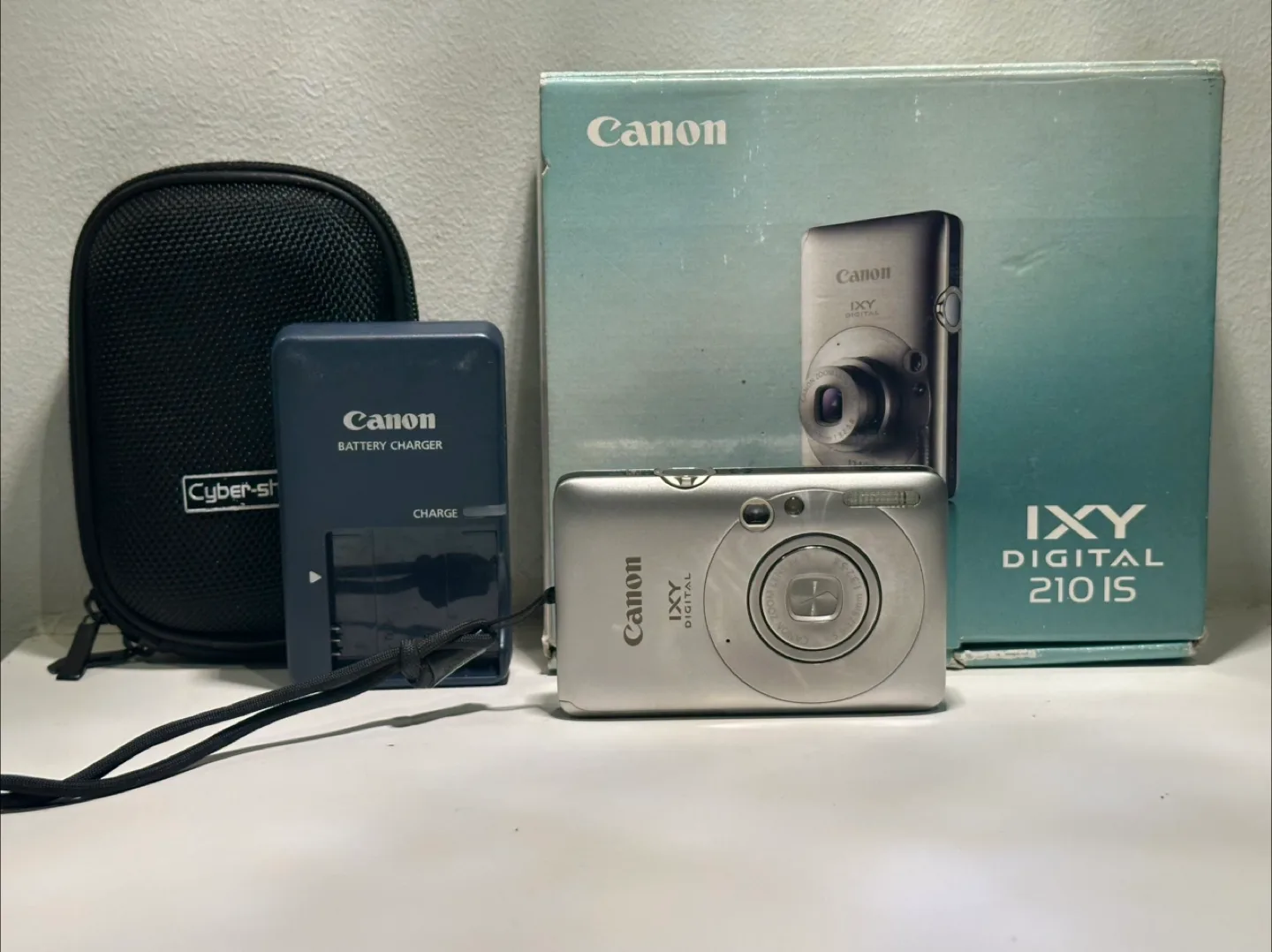 Canon IXY Digital 210 IS Camera thumbnail
