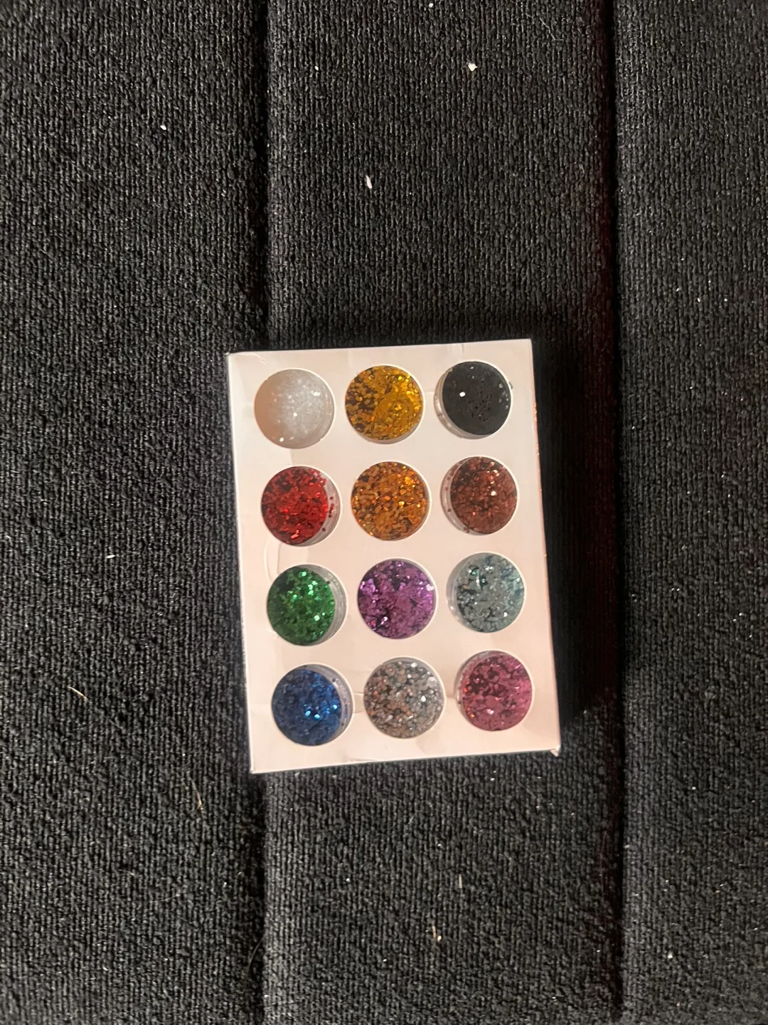 Glitter Nail Kit image indicator(2)