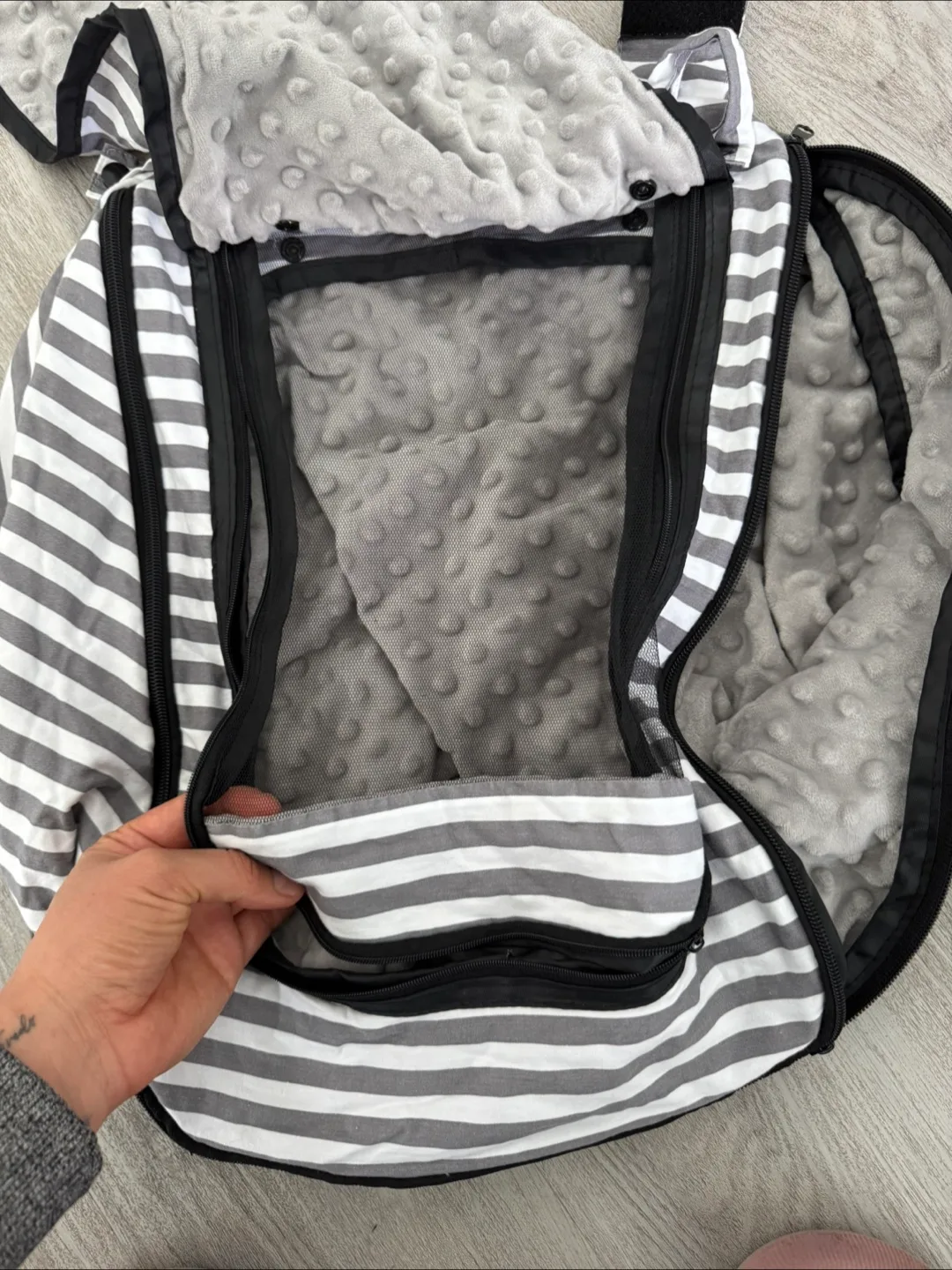 Striped carseat cover image indicator(4)