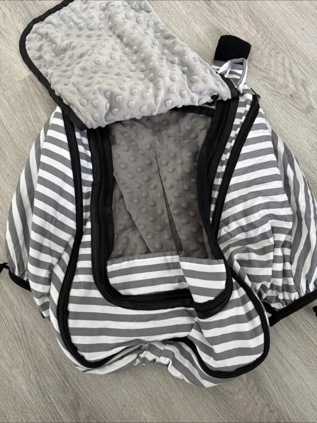 Striped carseat cover image indicator(2)