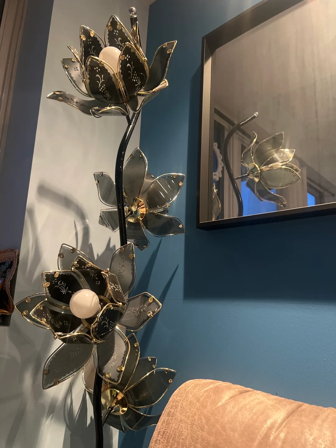 Elegant floral lamp thumbnail