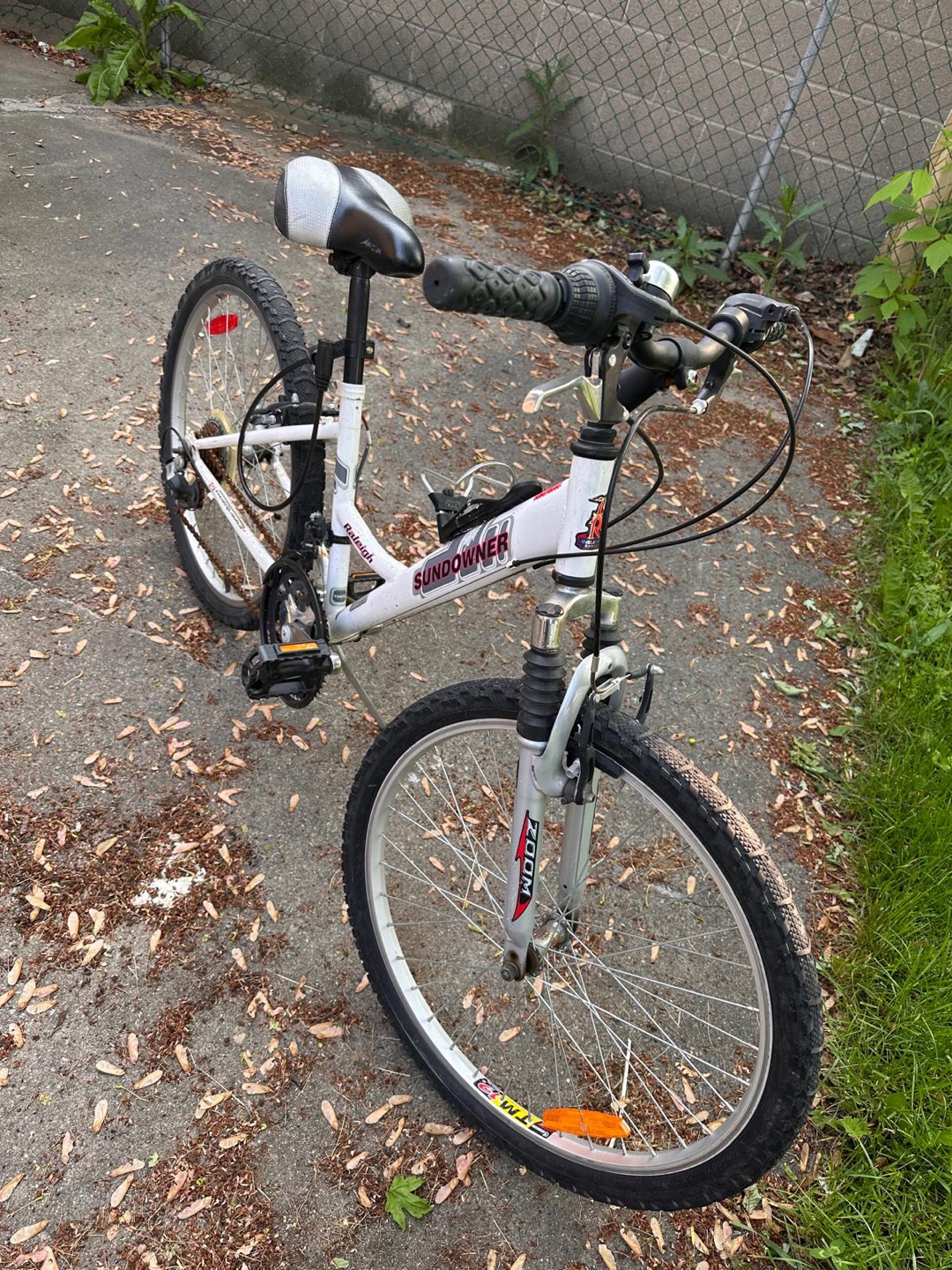 Raleigh Sundowner Mountain Bike - photo 3