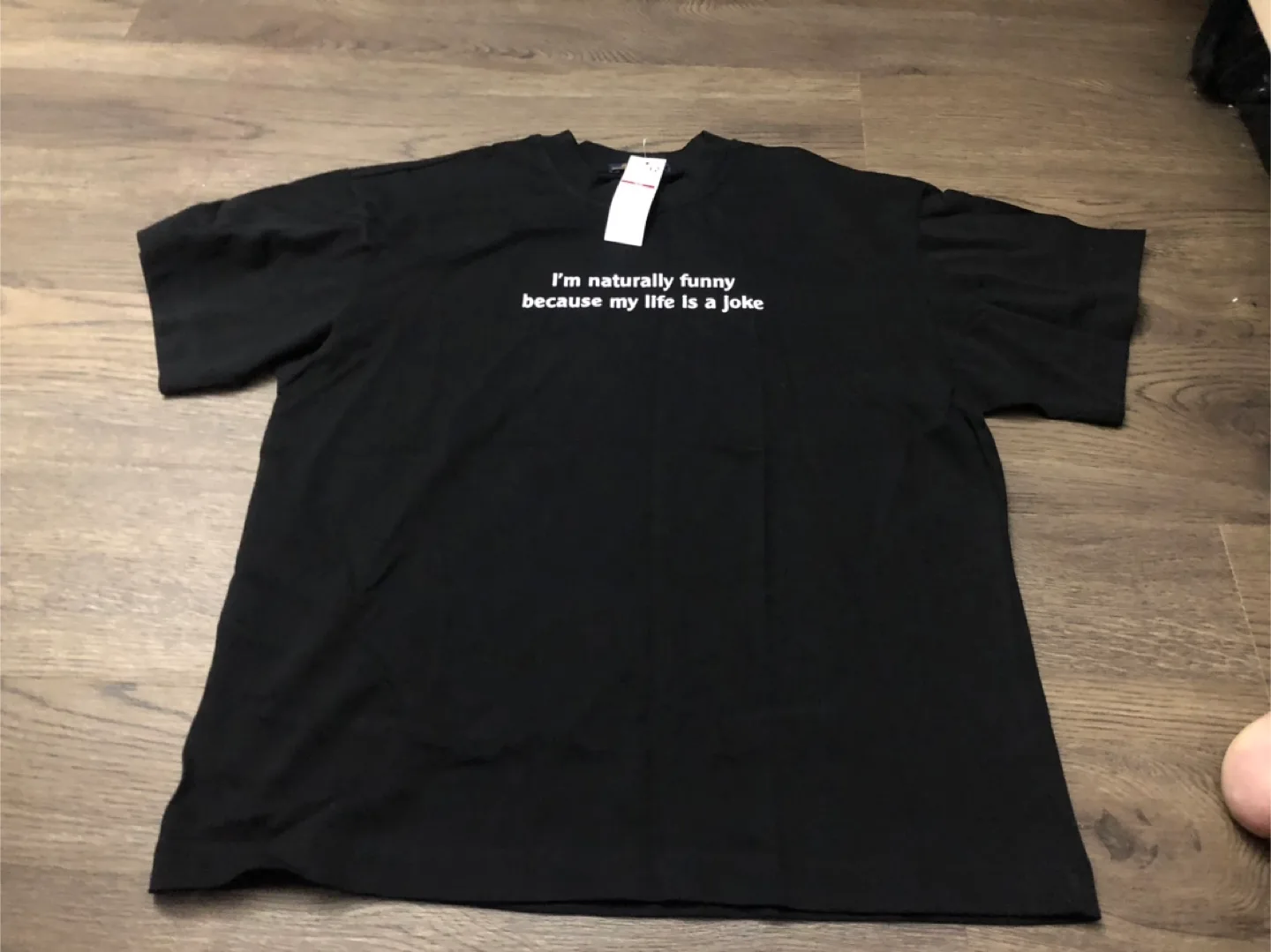 Black graphic t-shirt image indicator(2)