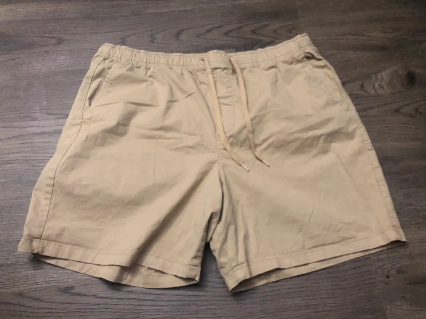GAP Khaki Shorts - XL thumbnail