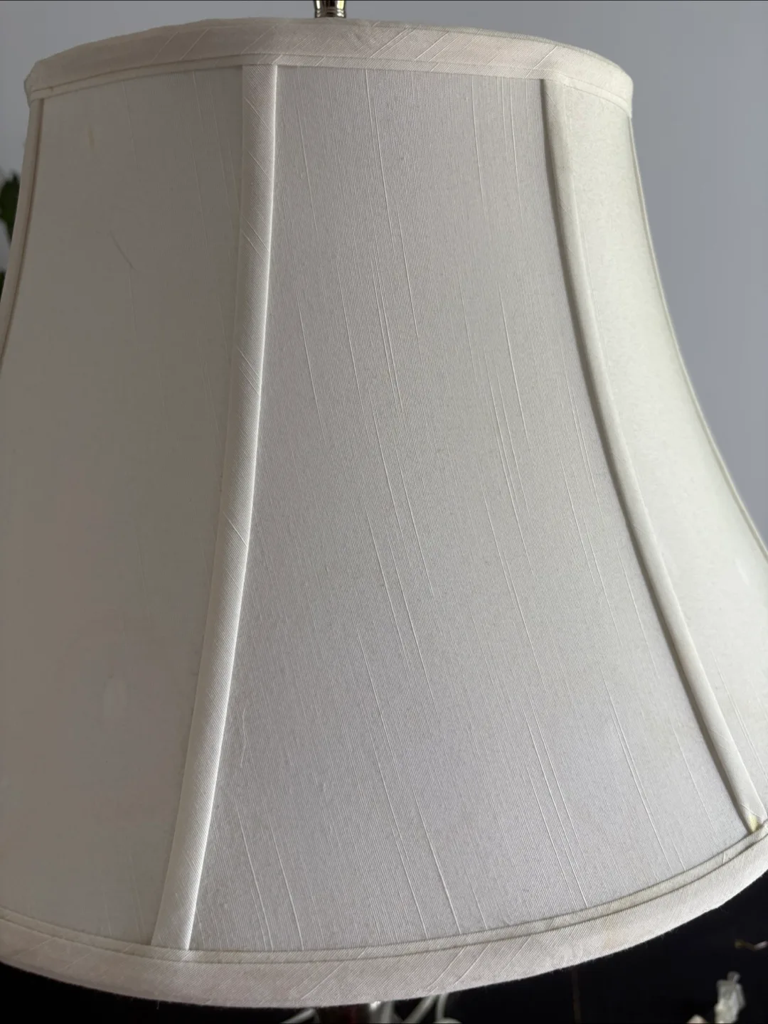 Classic Table Lamp with White Shade image indicator(2)