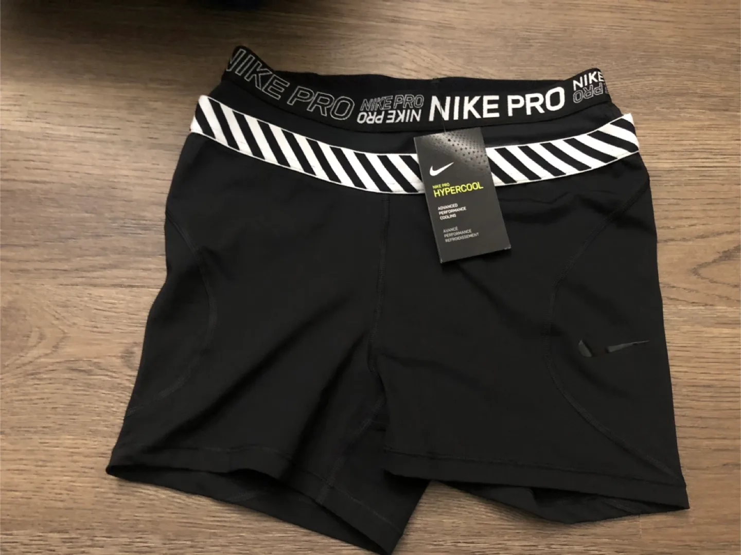 Nike Pro Hypercool Women's Training Shorts image indicator(2)