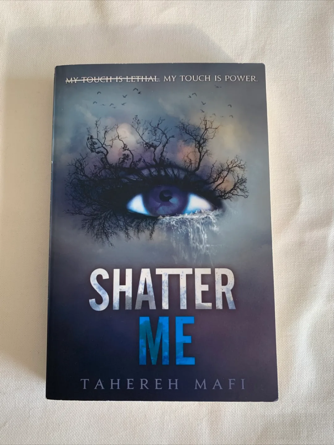 Shatter Me Book by Tahereh Mafi thumbnail