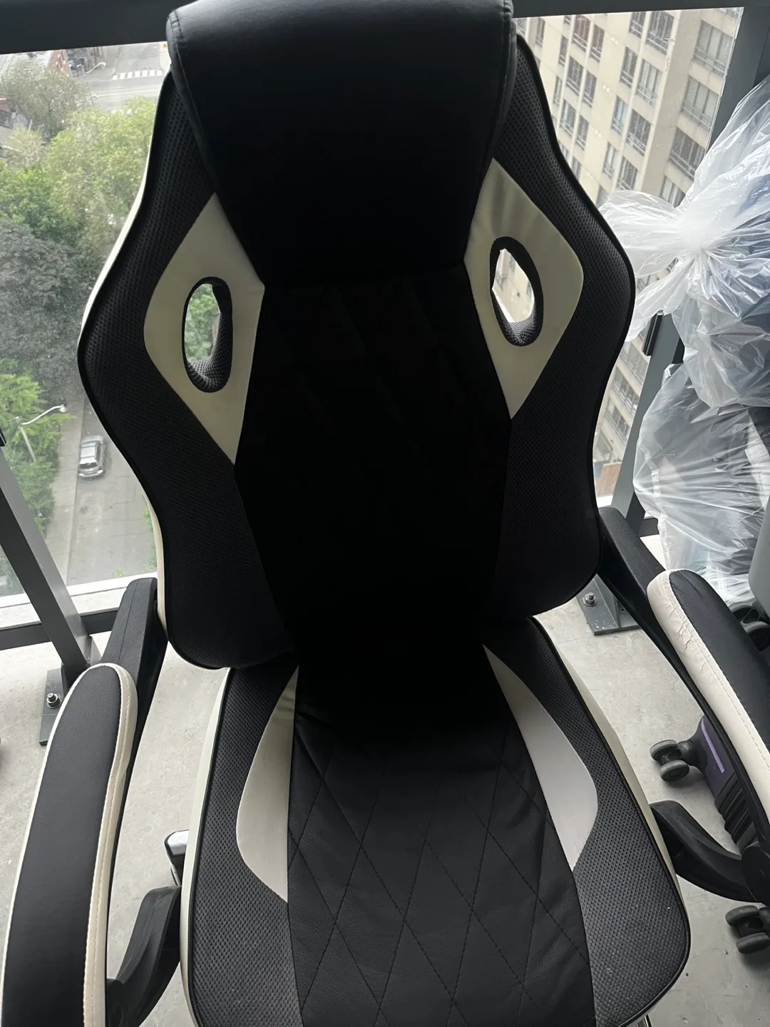 Gaming Chair - Black & White image indicator(3)