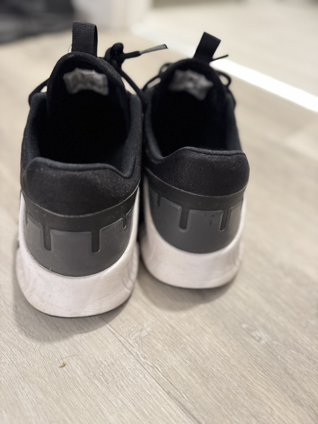 Black Metcons