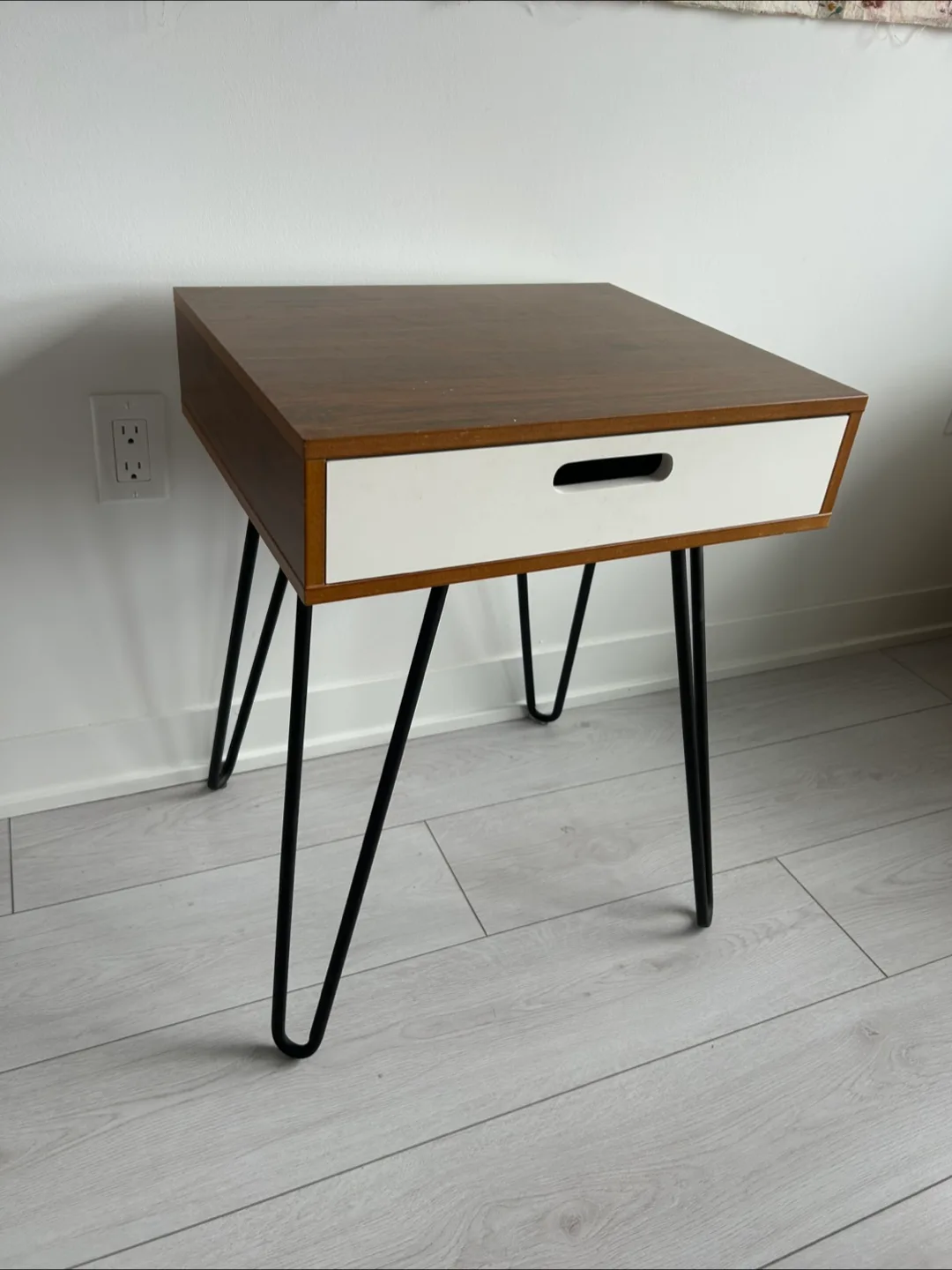 Mid-Century Modern Side Table image indicator(2)