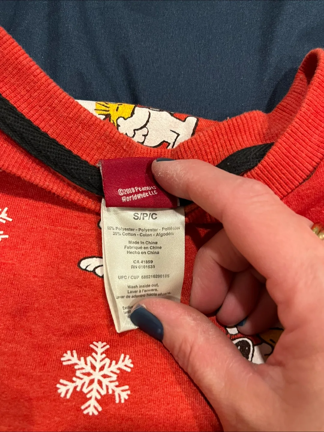 Small Peanuts Christmas Sweater image indicator(5)