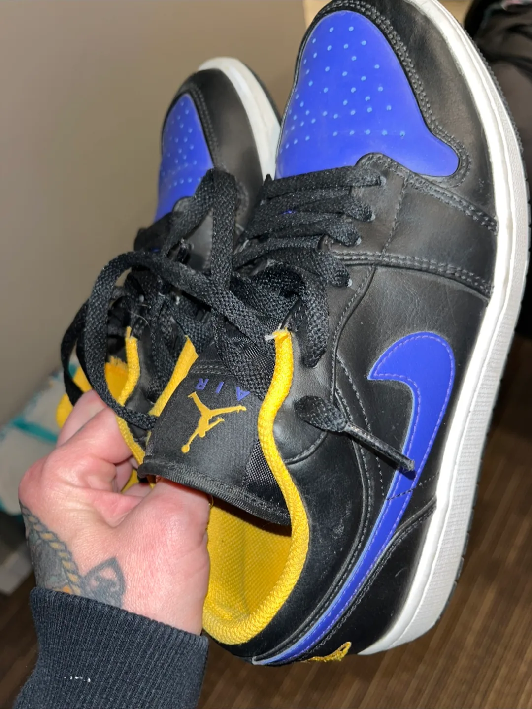 Jordan 1 Low Sneakers 41 (8) image indicator(6)